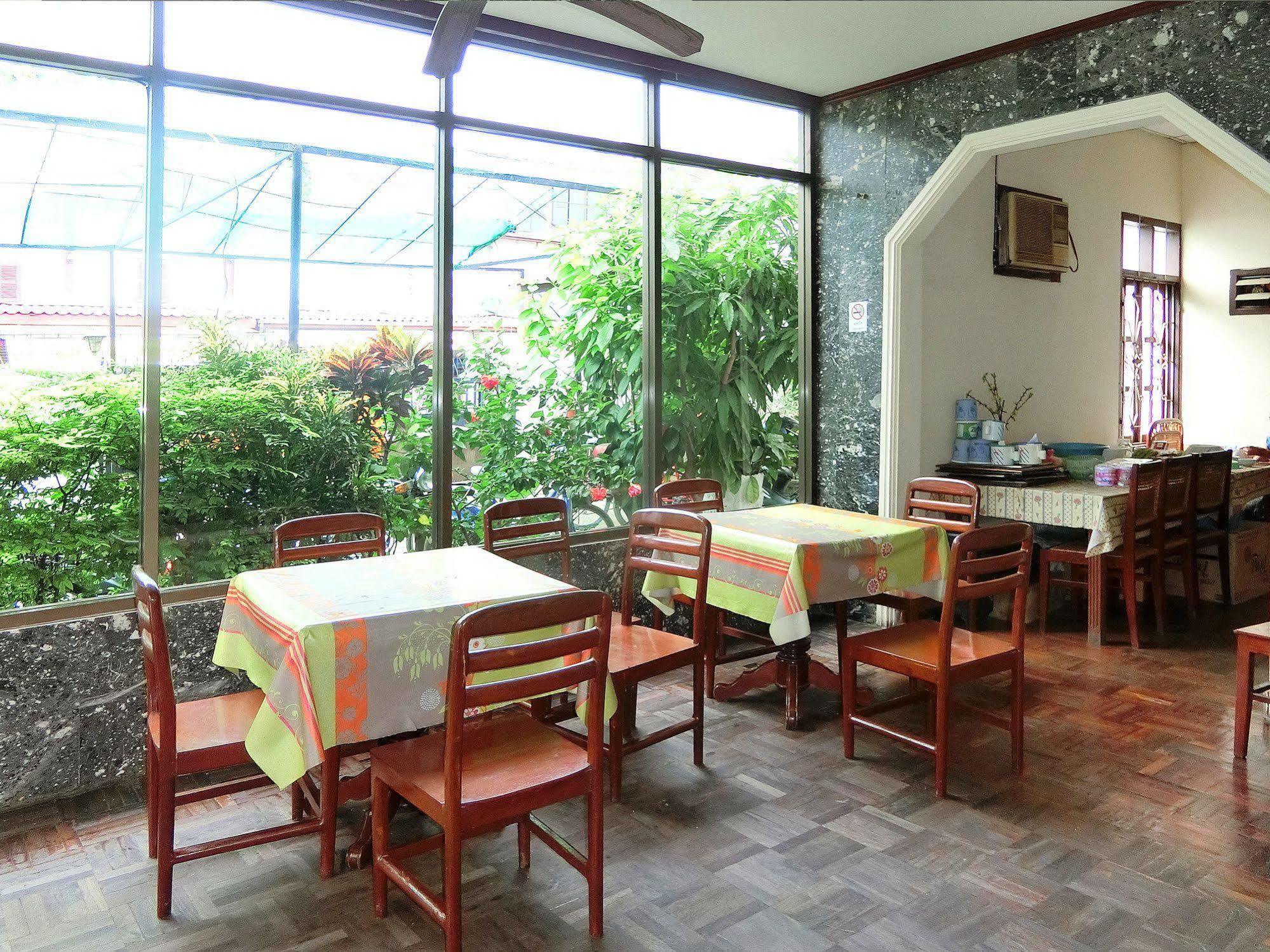 Villa Sisavad Guesthouse Вьентьян Экстерьер фото