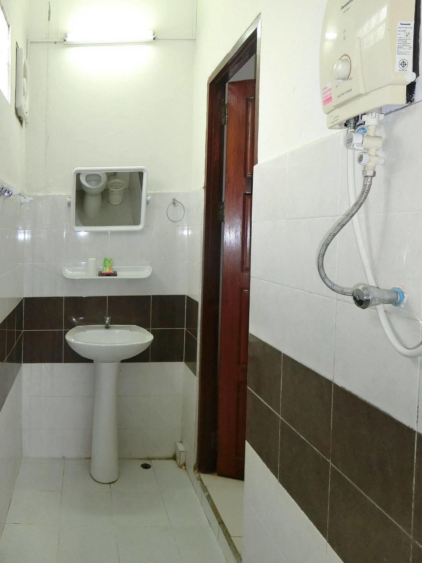 Villa Sisavad Guesthouse Вьентьян Экстерьер фото