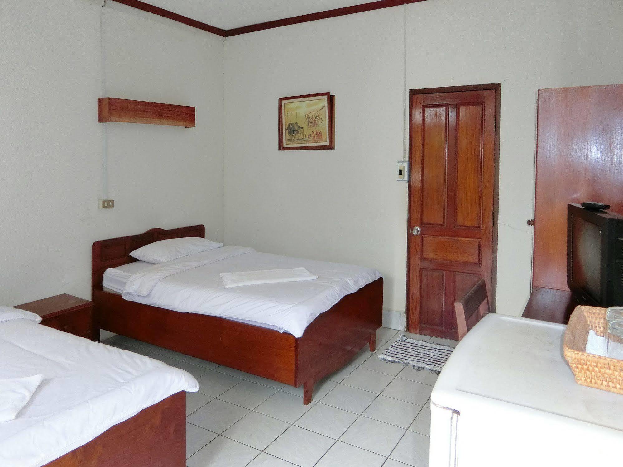 Villa Sisavad Guesthouse Вьентьян Экстерьер фото