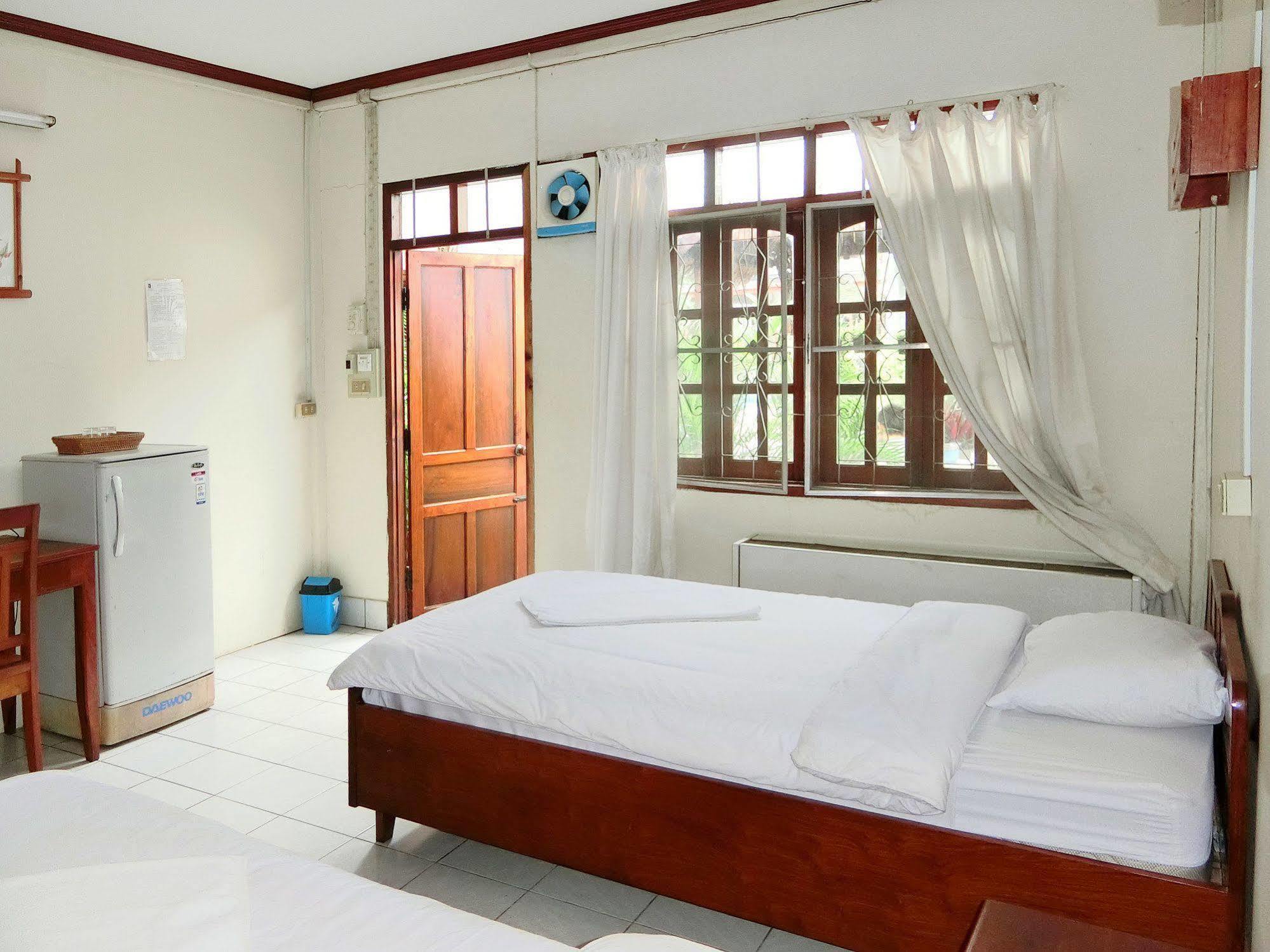 Villa Sisavad Guesthouse Вьентьян Экстерьер фото