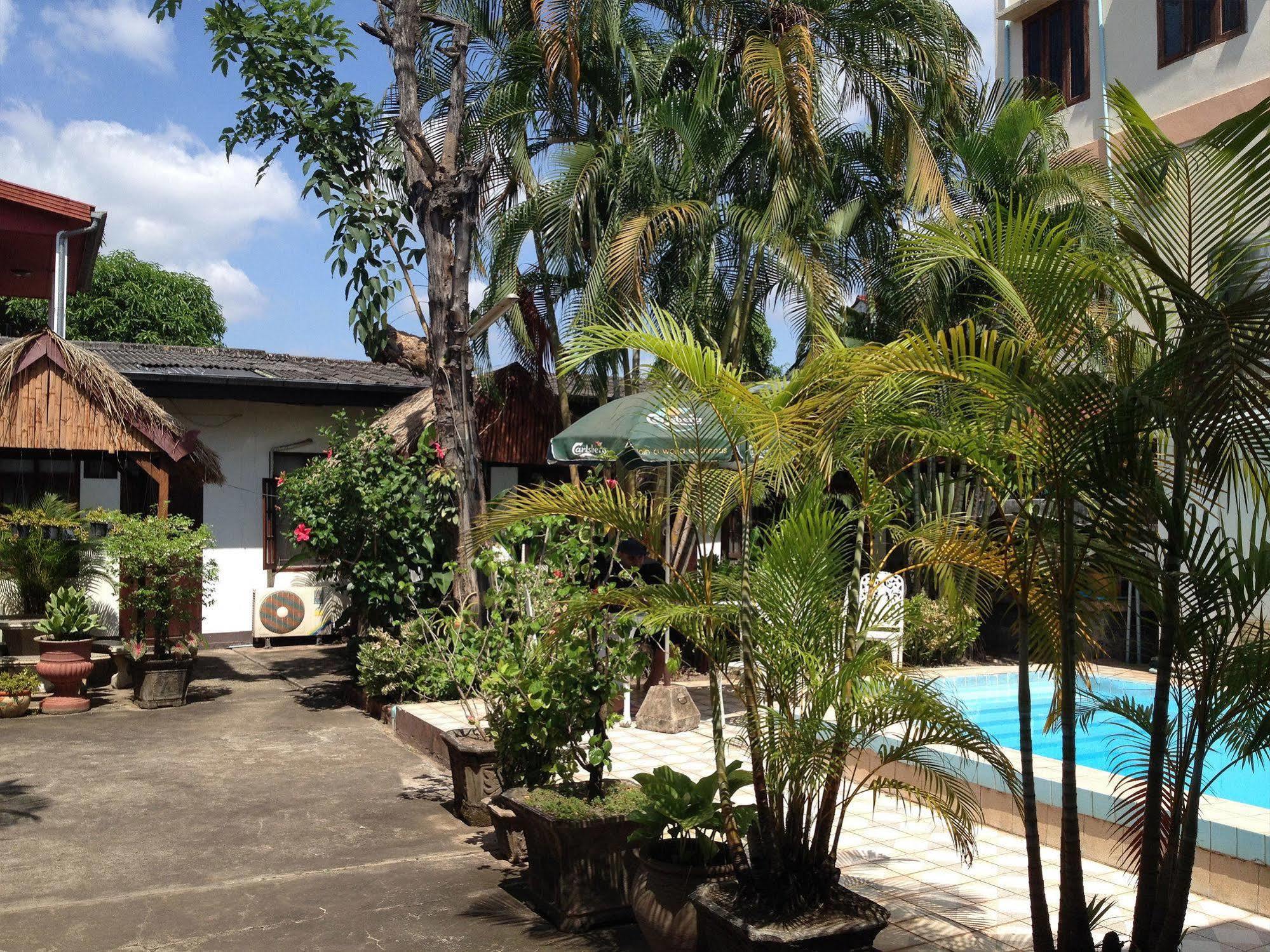 Villa Sisavad Guesthouse Вьентьян Экстерьер фото